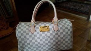 Bielo-šedá kabelka Louis Vuitton